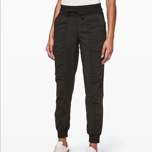 Dance studio jogger lululemon NWT